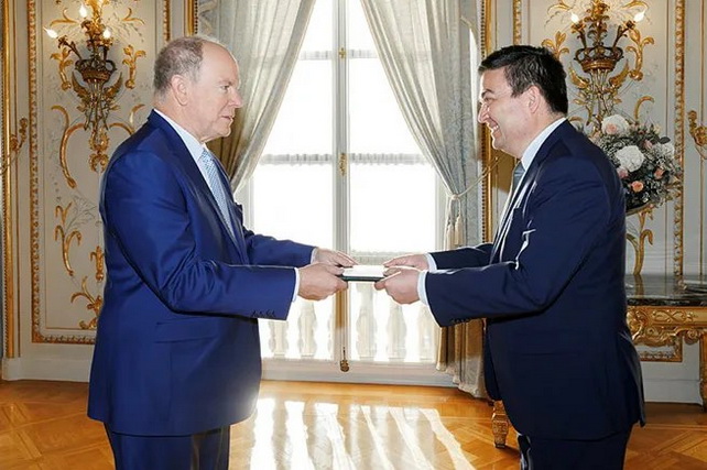 O'zbekistonning Monakoga tayinlangan birinchi elchisi ushbu mamlakat Knyaziga ishonch yorliqlarini topshirdi O'zbekistonning Monakoga tayinlangan birinchi elchisi ushbu mamlakat Knyaziga ishonch yorliqlarini topshirdi