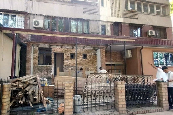 Noise, smells and cars: the khokimiyat explained why the outbuildings at C-1 were demolished Noise, smells and cars: the khokimiyat explained why the outbuildings at C-1 were demolished