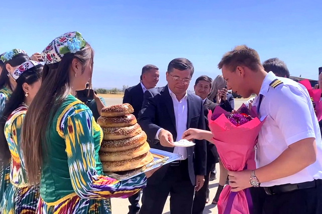 Аэропорт Шахрисабз принял первый пассажирский рейс