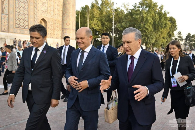 German Chancellor visits Registan Ensemble