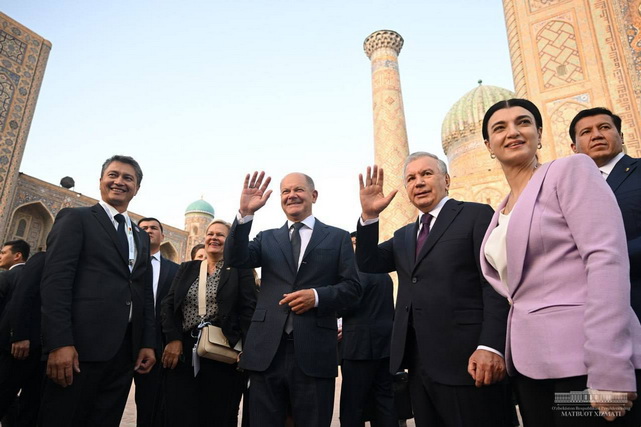 German Chancellor visits Registan Ensemble