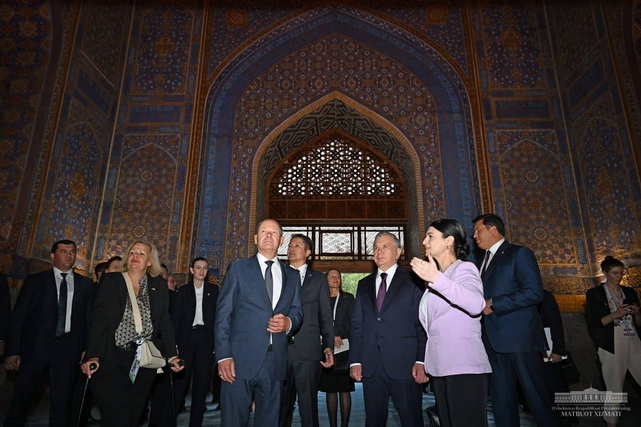 German Chancellor visits Registan Ensemble
