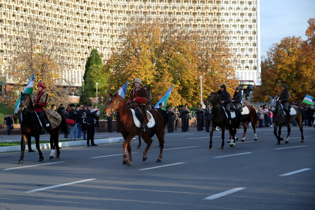 В Ташкенте состоялся масштабный Конный парад (фоторепортаж)