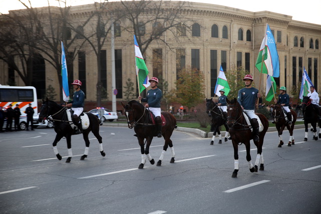 В Ташкенте состоялся масштабный Конный парад (фоторепортаж)
