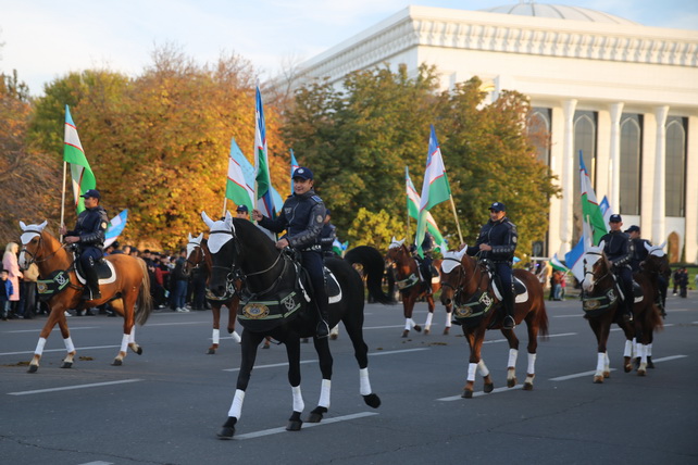 В Ташкенте состоялся масштабный Конный парад (фоторепортаж)