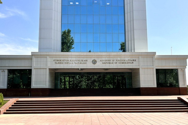 МИД Узбекистана выразил обеспокоенность по поводу вынужденной посадки вертолёта с президентом Ирана МИД Узбекистана выразил обеспокоенность по поводу вынужденной посадки вертолёта с президентом Ирана