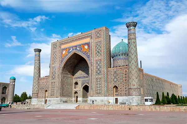 Uzbekistan participates at Asia Festival & Fair – 2014