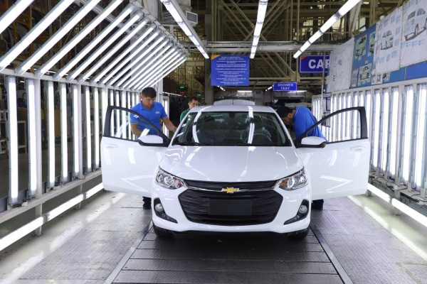 В Узбекистане собрали первый Chevrolet Onix В Узбекистане собрали первый Chevrolet Onix