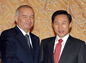 Lee Myung-Bak receives Uzbek university’s honorary doctor’s title Lee Myung-Bak receives Uzbek university’s honorary doctor’s title