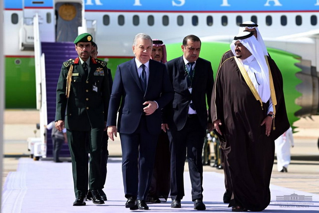 Президент Узбекистана прибыл в Саудовскую Аравию Президент Узбекистана прибыл в Саудовскую Аравию