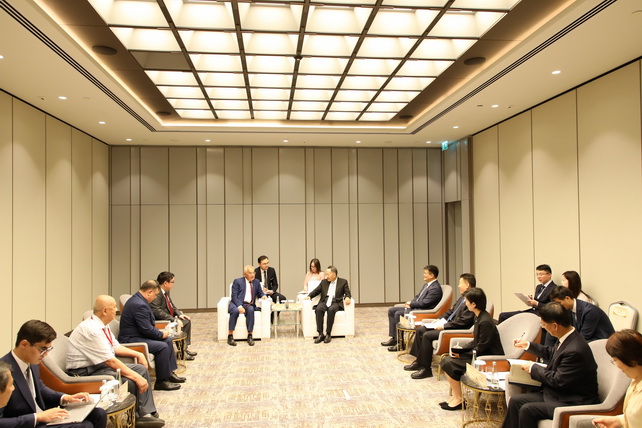 Акмал Саидов провёл переговоры с главой китайской делегации Акмал Саидов провёл переговоры с главой китайской делегации