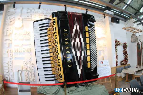 A unique museum of musical instruments opens in the Chinese city of Gulja (photo report) A unique museum of musical instruments opens in the Chinese city of Gulja (photo report)