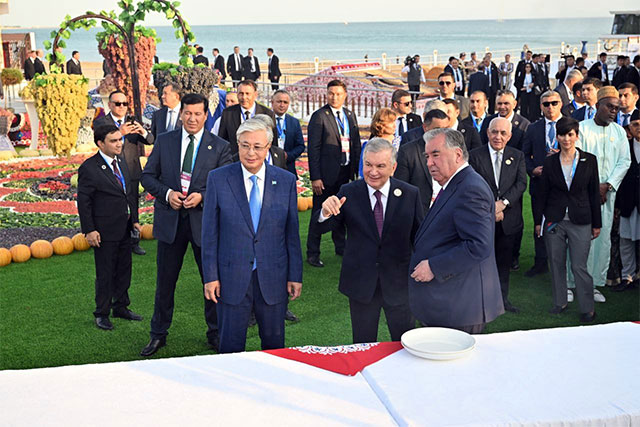 Davlat rahbarlari Avazadagi milliy pavilonlarni borib ko‘rdilar